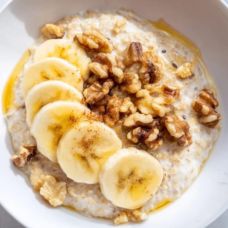 Warm, creamy Microwave Banana Oats topped with fresh banana slices and a sprinkle of cinnamon.